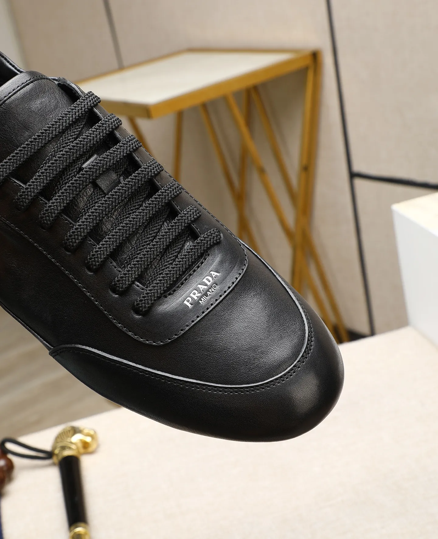 Men's shoes 💰 680 (top version) Product trademark: Prada "Prada" original casual shoes Regular size: 38-44 (can be customized to 45) Product materials: Original imported cowhide upper, original outsole.
